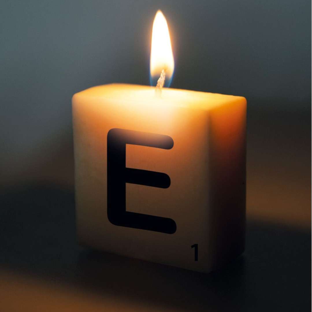 _xx_Letter candle - E