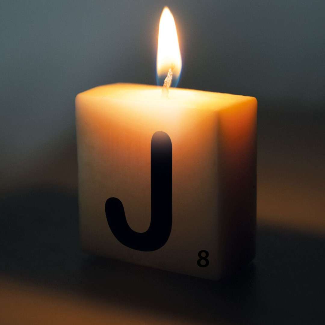 _xx_Letter candle - J