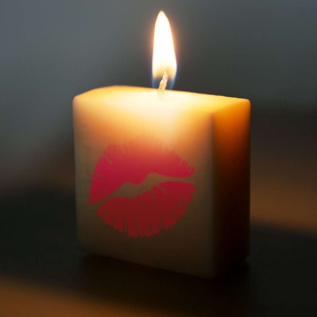 _xx_Letter candle - Kiss