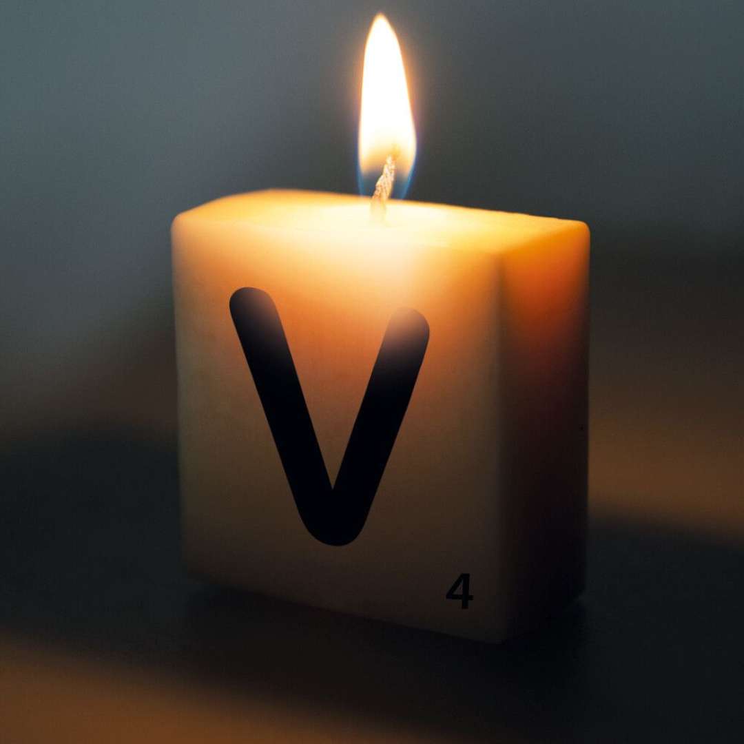 _xx_Letter candle - V
